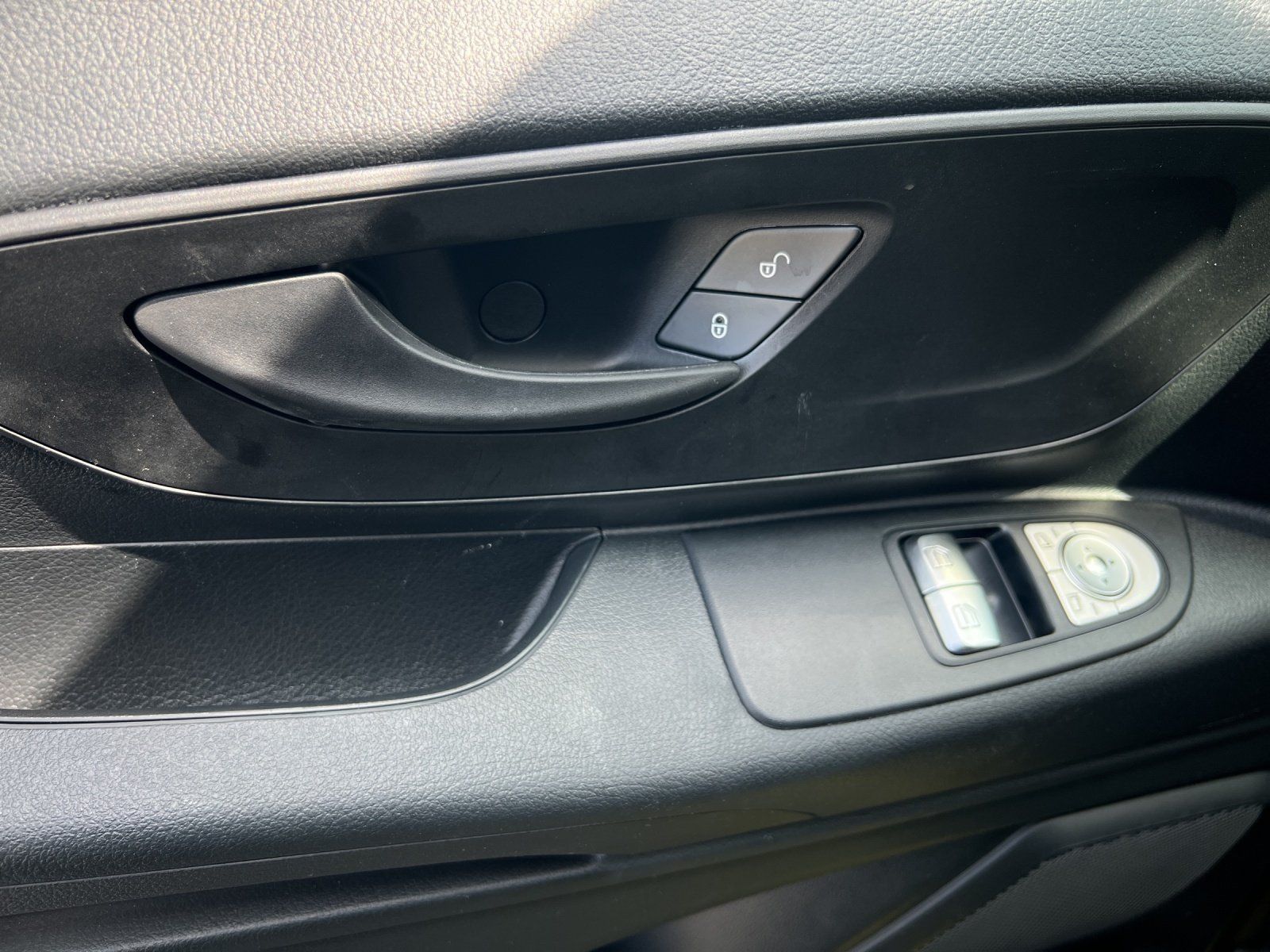 Fahrzeugabbildung Mercedes-Benz Vito 114 Base lang Holzfußbo Park-Paket MBUX