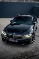 BMW M550i xDr H&K 360° HUD Laser ACC SHD StdHz Nappa - BMW M550 mit Schiebedach