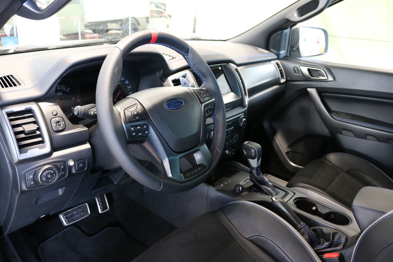 Fahrzeugabbildung Ford Ranger Doppelkabine 4x4 Raptor / Standheizung