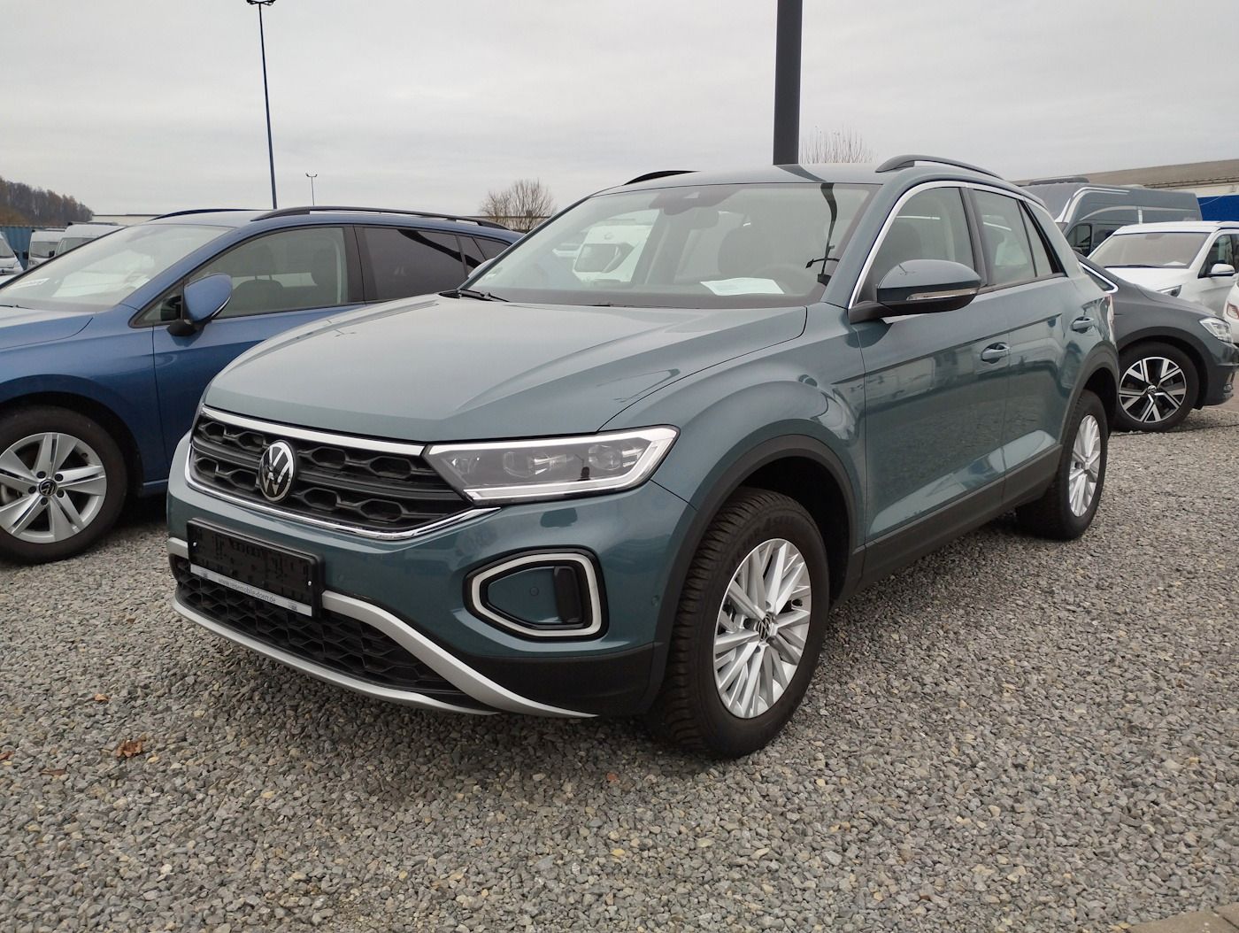 Fahrzeugabbildung Volkswagen T-Roc 1.5 Life NEU42T AHK Standhz ACC LED Kamera