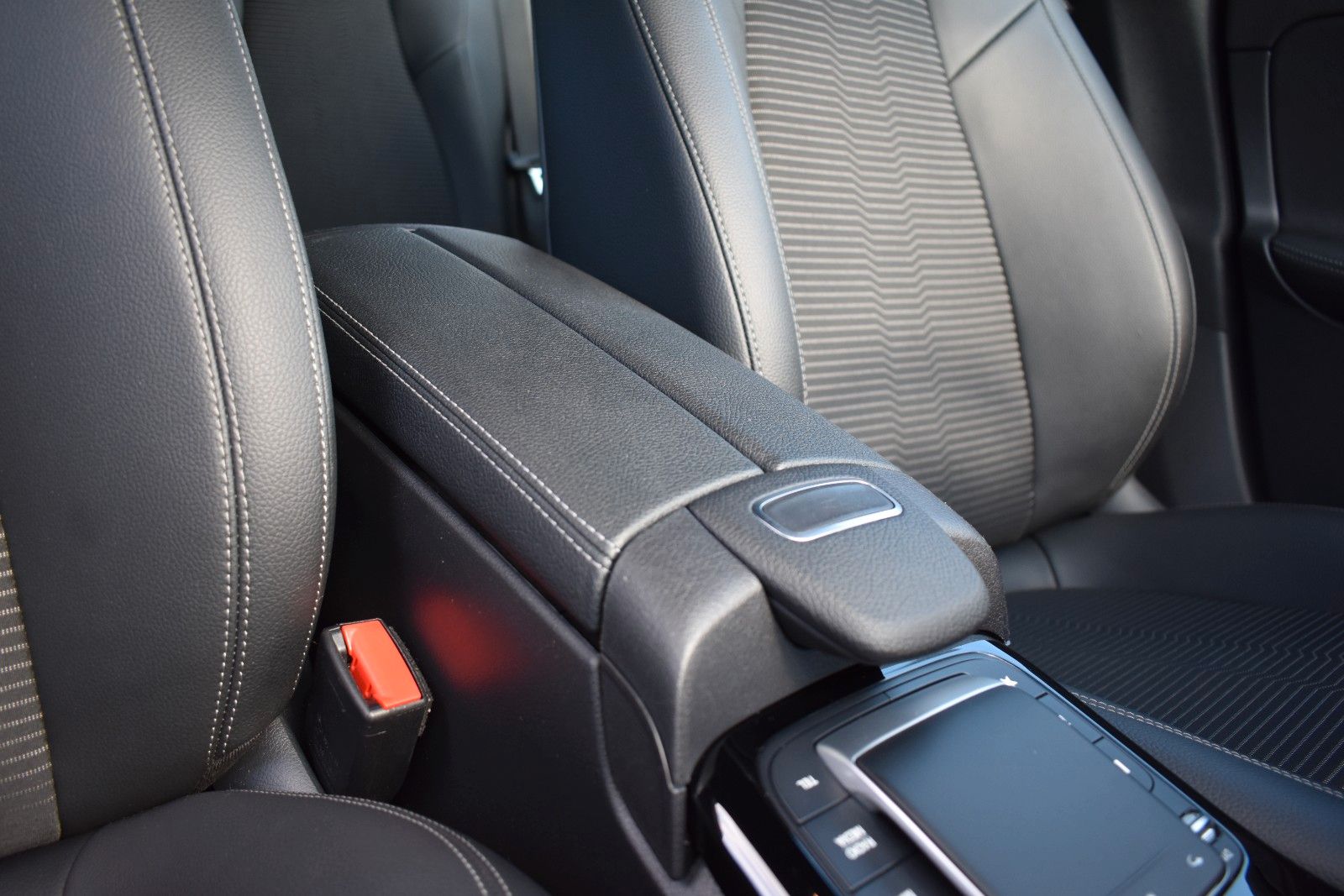 Fahrzeugabbildung Mercedes-Benz CLA 180d Shooting Brake LED/CARPLAY/KAMERA/TEMPO
