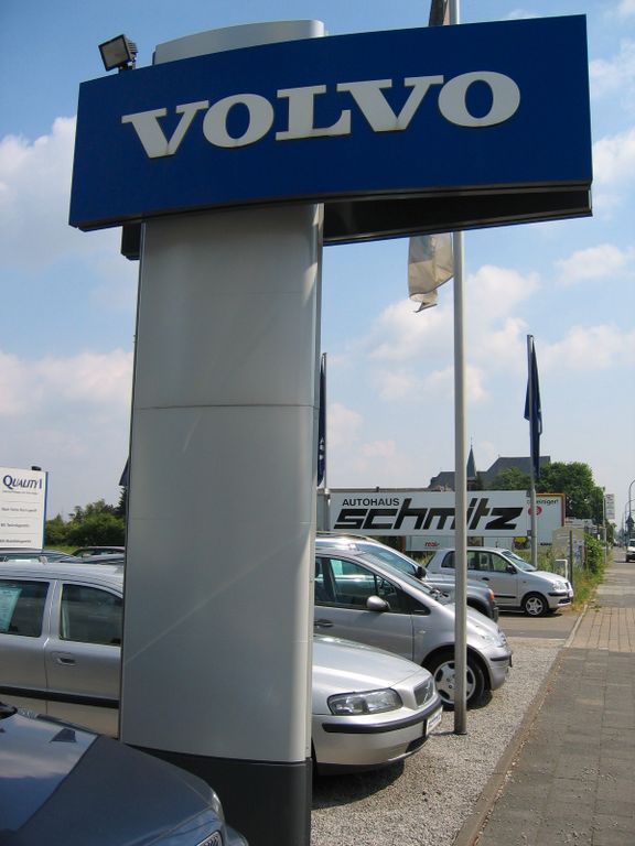 Volvo XC60 T8 Ultra Black Edition AHK 360Grad h&k AHK