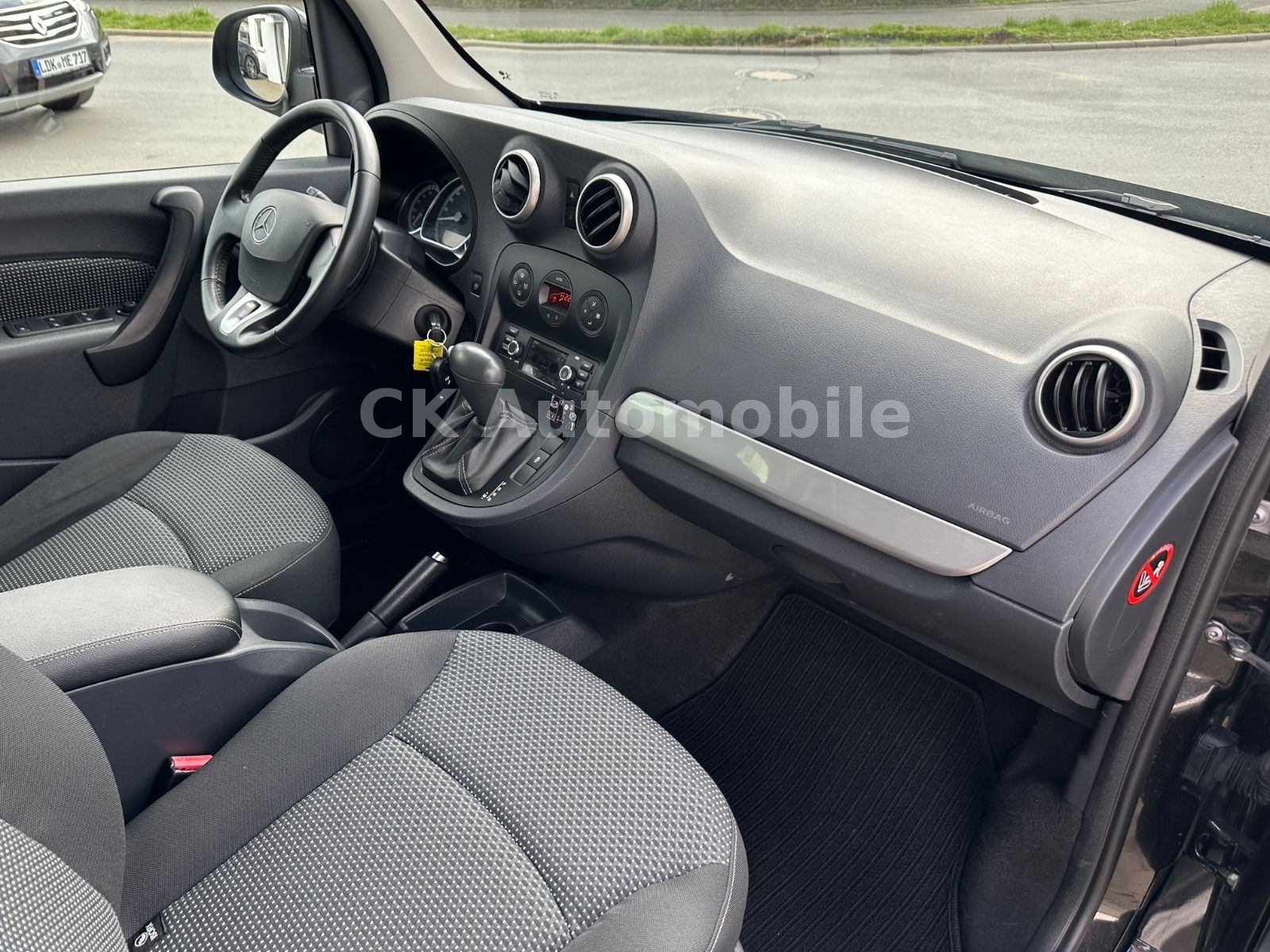 Fahrzeugabbildung Mercedes-Benz Citan Kombi 112 Lang Automatik/Navi/Pano/Kamera