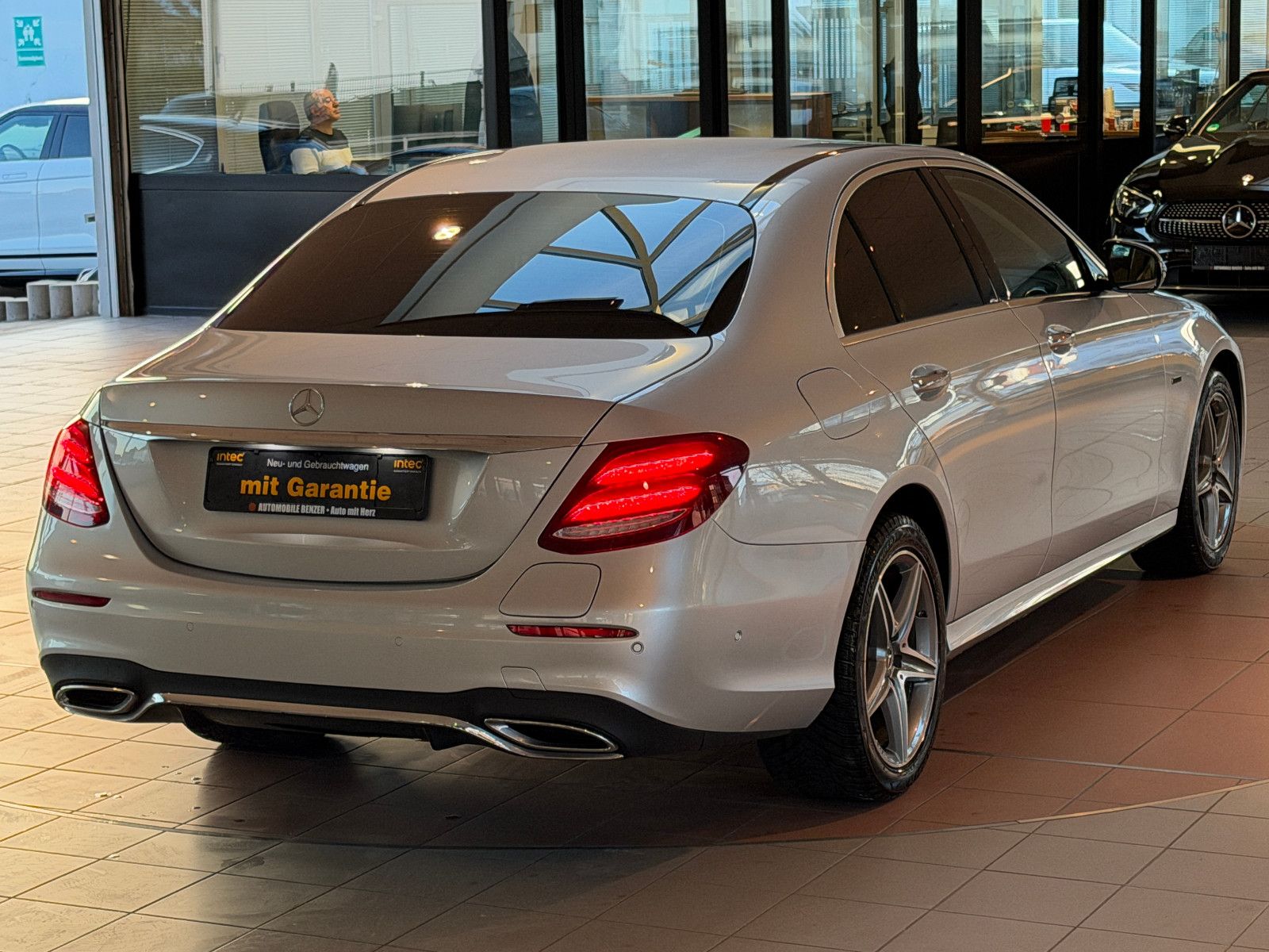 Fahrzeugabbildung Mercedes-Benz E 300 de/AMG/HEAD-UP/VIRTUAL/AMBIENTE/BURMESTER/