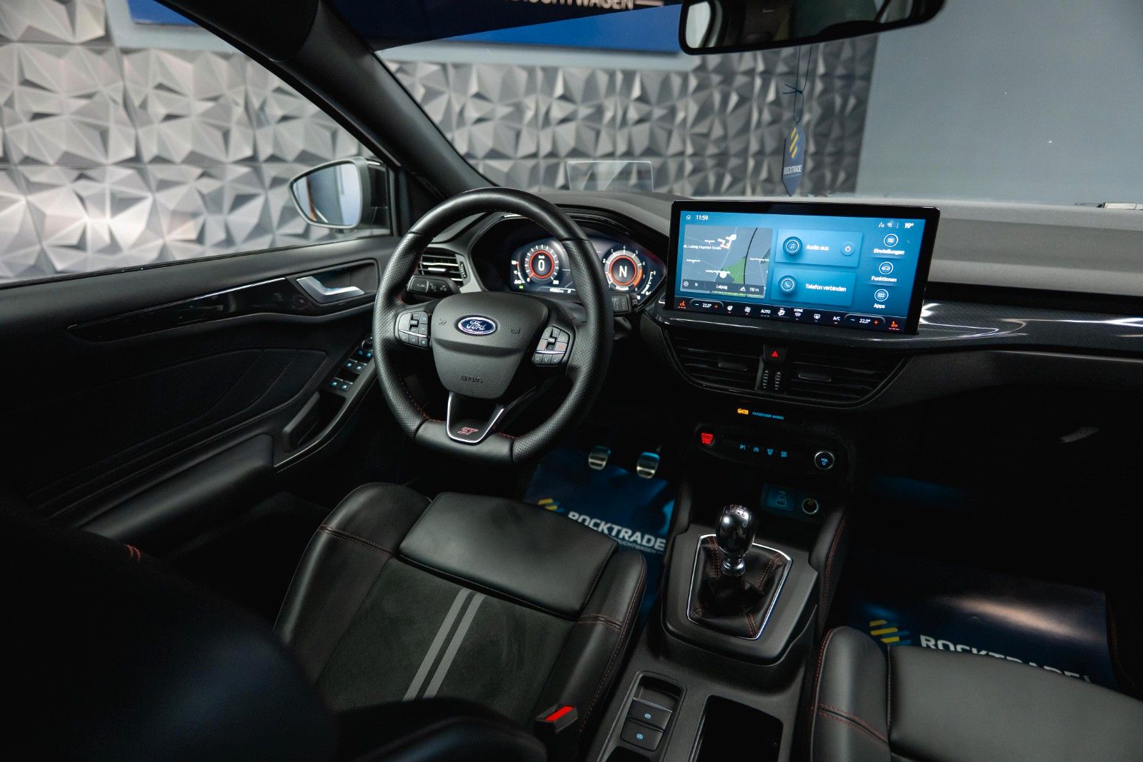 Fahrzeugabbildung Ford Focus Turnier ST X Performance *Head Up*LED*DAB*