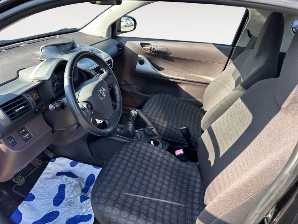 Fahrzeugabbildung Toyota IQ 1.0