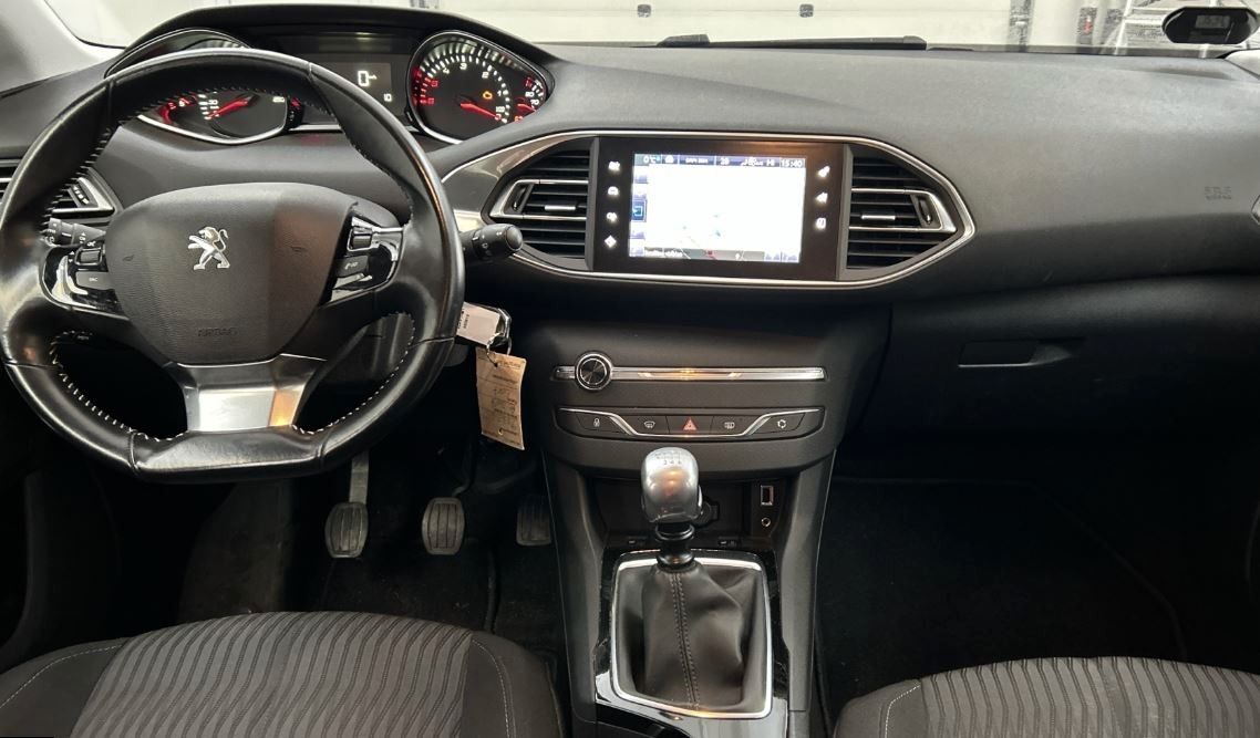 Fahrzeugabbildung Peugeot 308 SW 1.6 HDI ACTICE NAVI/SH/PDC/TEMP/SPORT/AHK