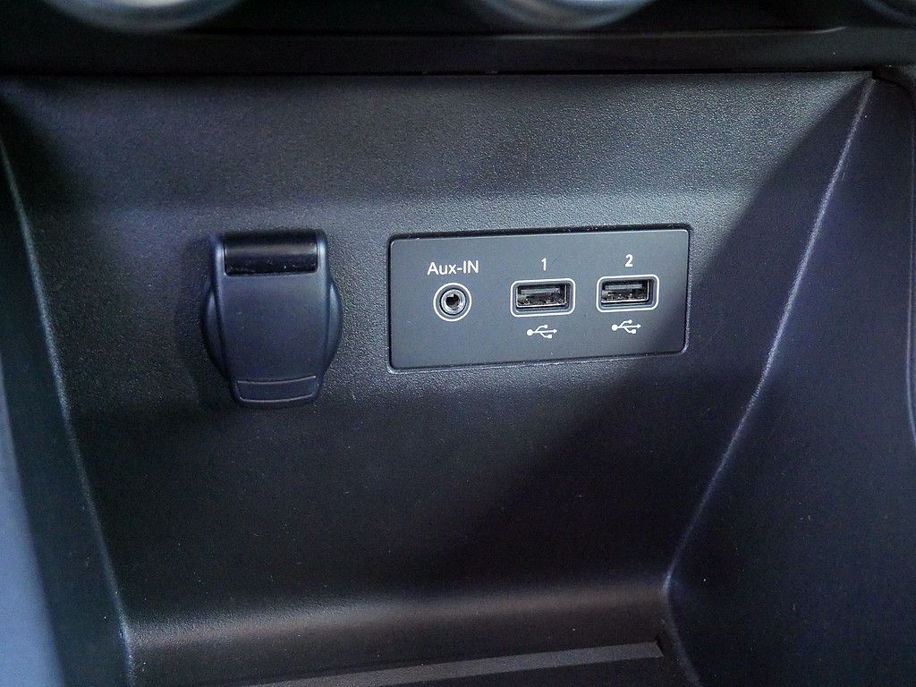 Fahrzeugabbildung Renault Clio Equilibre 1.0 KLIMA PDC LED SCHEINWERFER