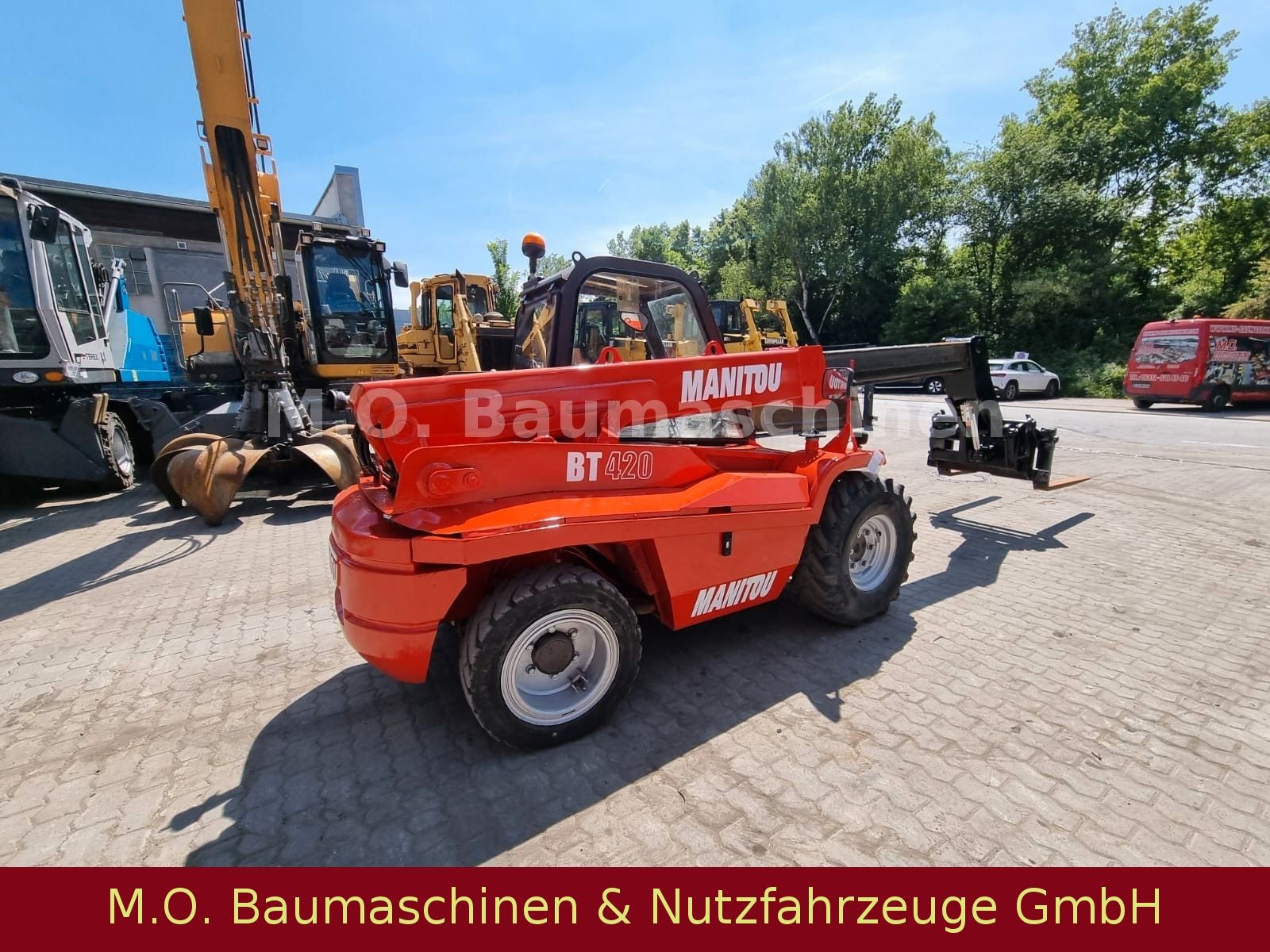 Fahrzeugabbildung Manitou BT 420 / SW /Gabel / 2 t / 4m / 4x4 /