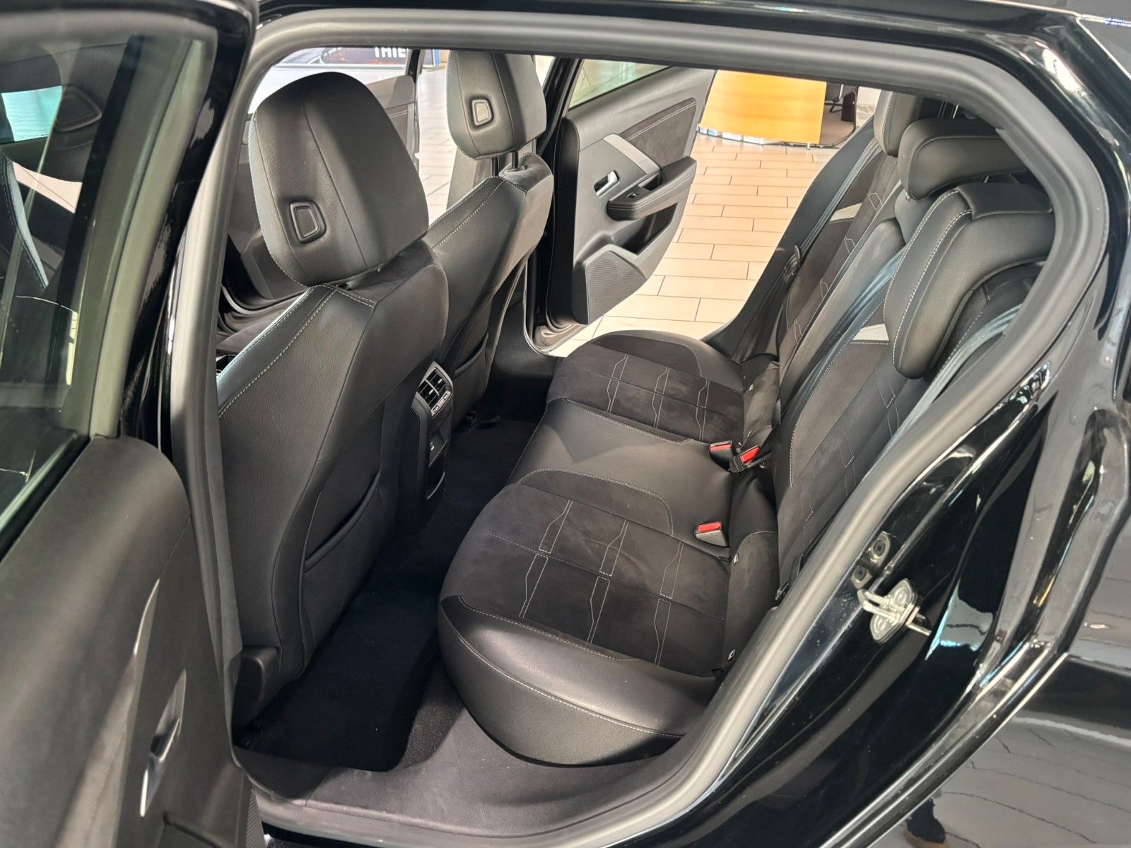 Fahrzeugabbildung Opel Astra L Lim. 1.6 HYBRID GS SPORT NAVI/360°/DAB+