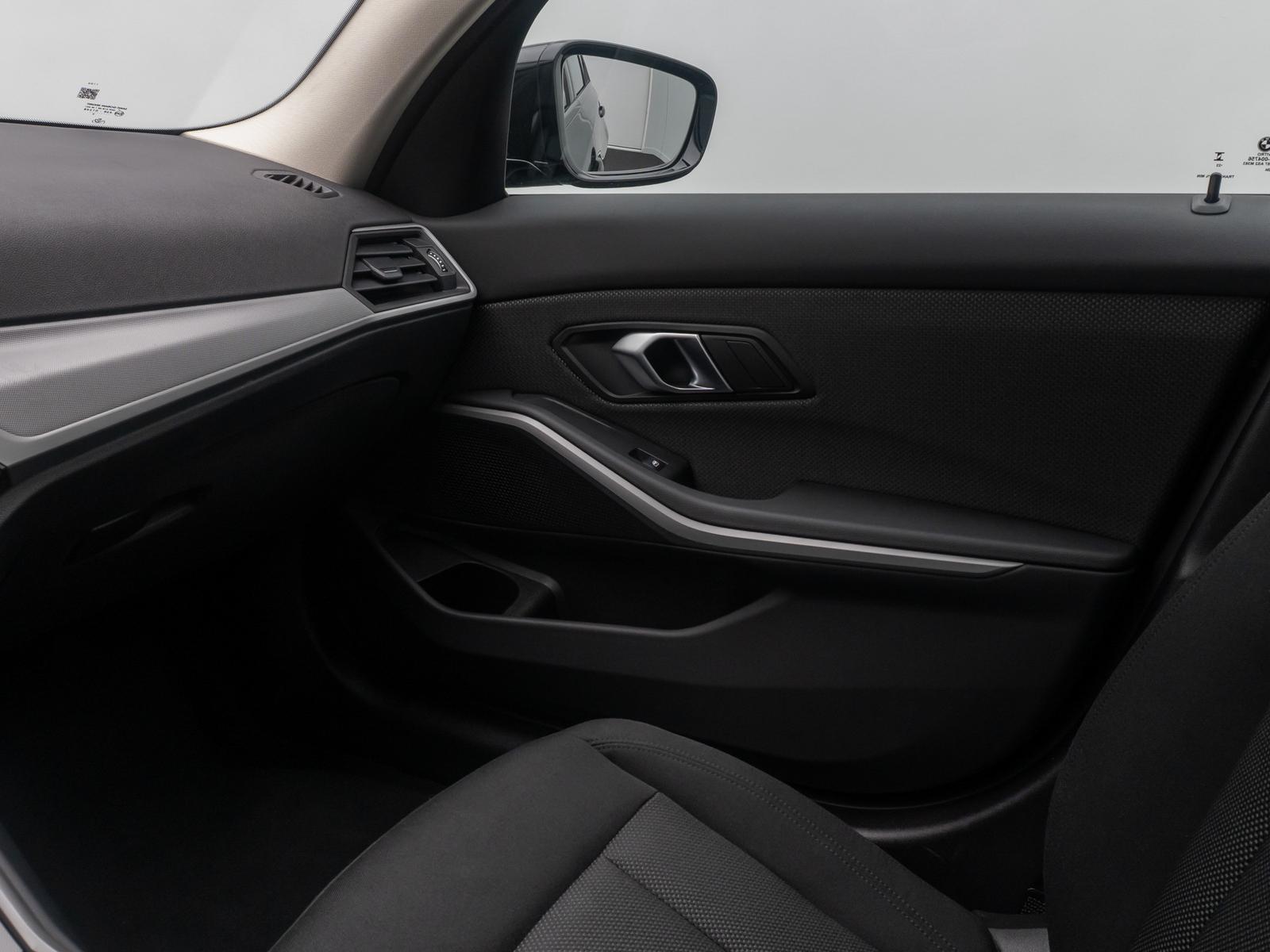 BMW 318i GeschwindigReg DAB PDC Widscreen Cockpit+