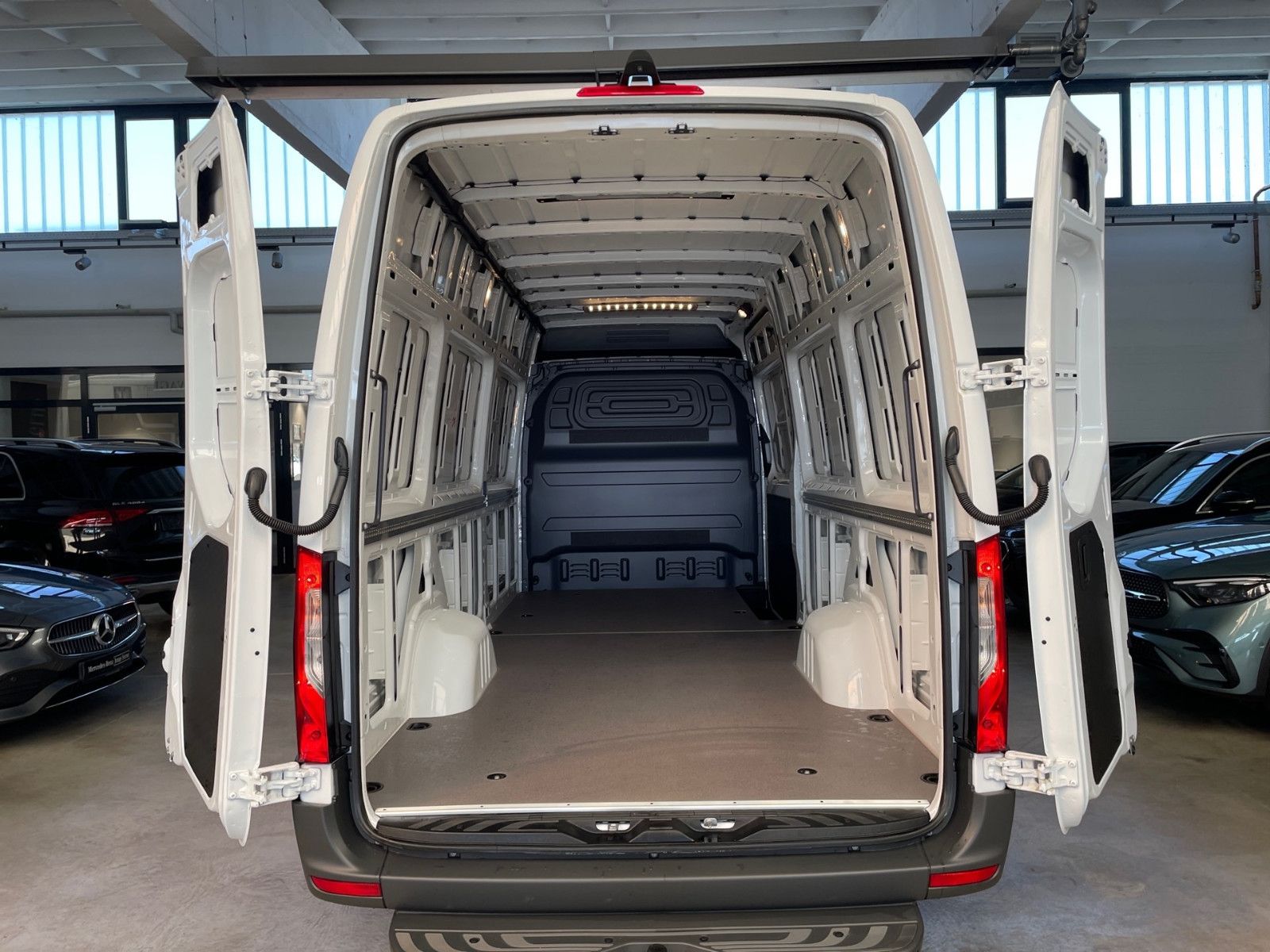 Fahrzeugabbildung Mercedes-Benz Sprinter 315 Kasten PRO L3H2 LED AHK Lenkradhzg