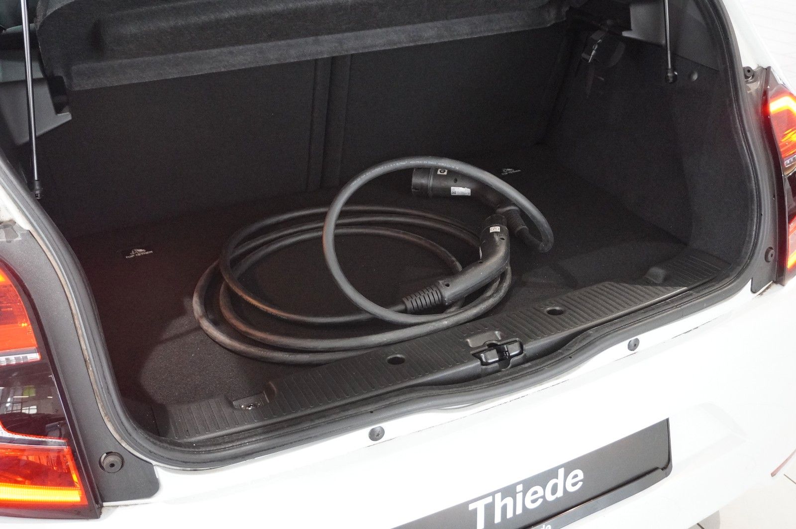 Fahrzeugabbildung Renault Twingo Equilibre Electric 22KWH NAVI/LED/DAB+