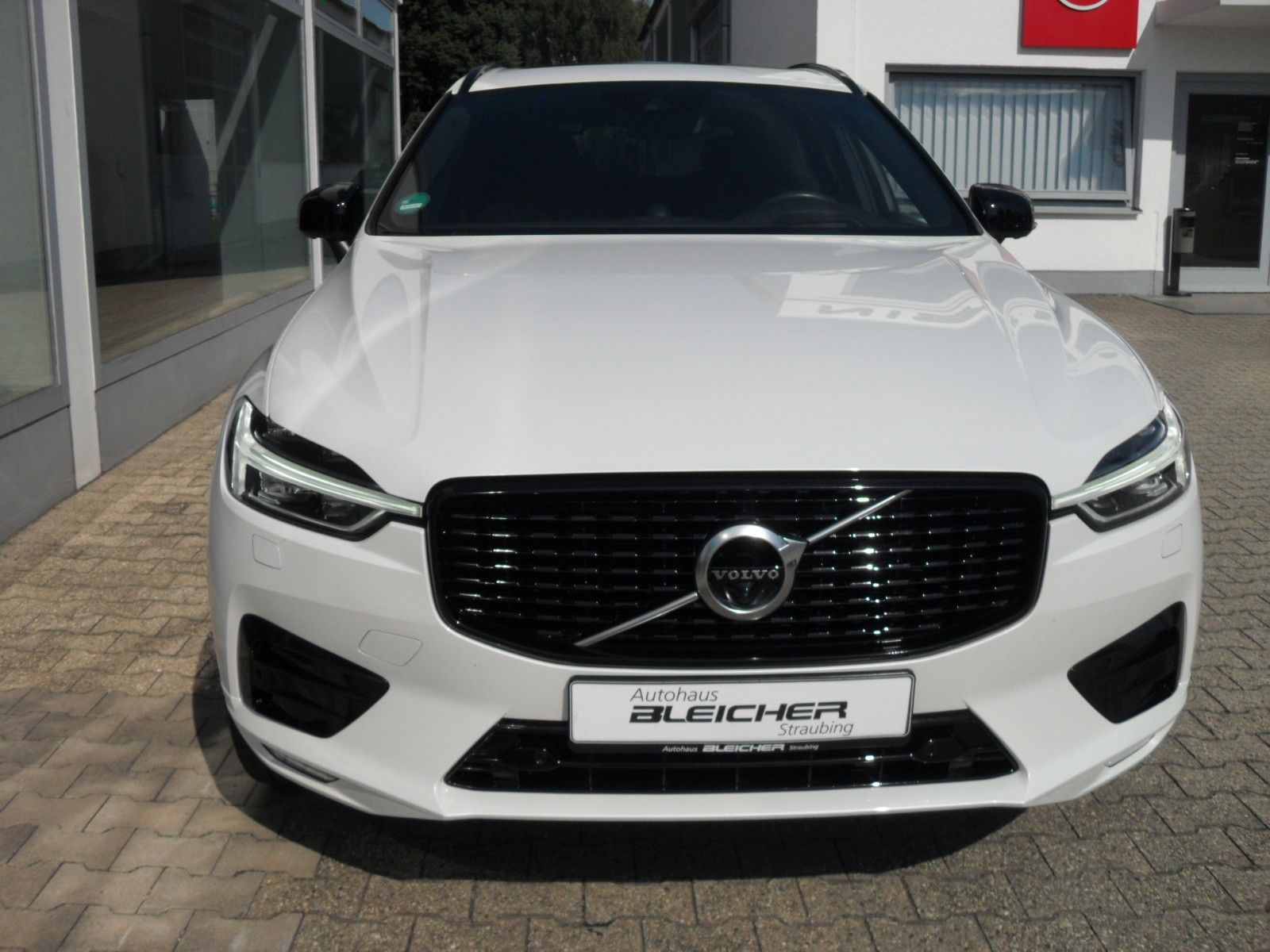 Fahrzeugabbildung Volvo XC 60 B5 R Design AWD | HeadUp |Bowers&Wilkins