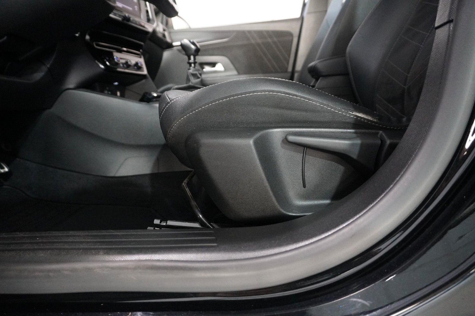 Fahrzeugabbildung Opel Mokka 1.2 Ultimate AHK/NAVI/SHZ/KAMERA/ACC/18"AL