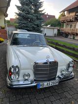 Mercedes-Benz 280 S - weiße Mercedes-Benz 230