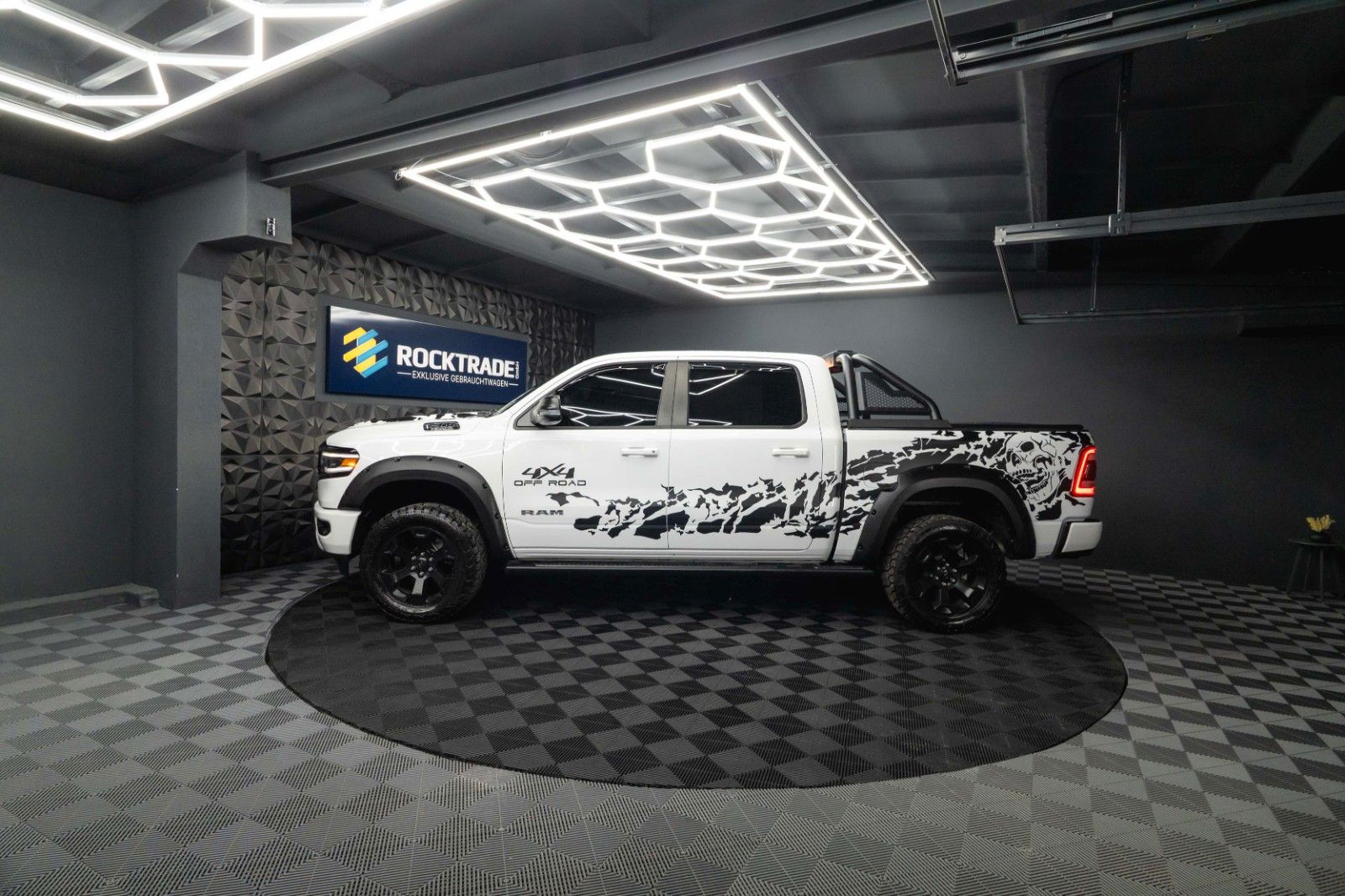 Fahrzeugabbildung Dodge RAM 5.7 V8 HEMI 4x4 OFFROAD Night-Paket Limited