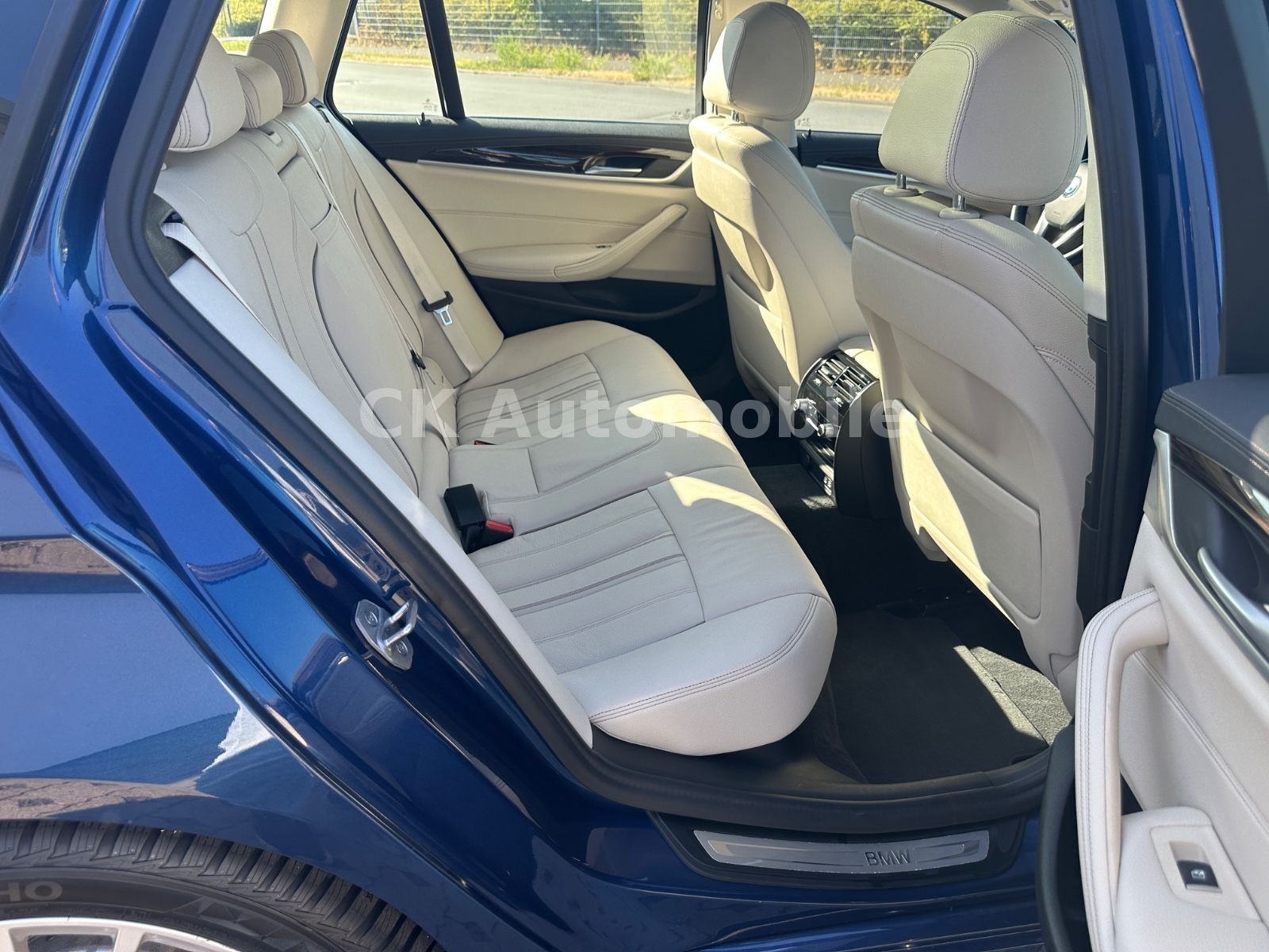 Fahrzeugabbildung BMW 530e xDrive Touring Luxury Line/Pano/LED/Kam/AHK