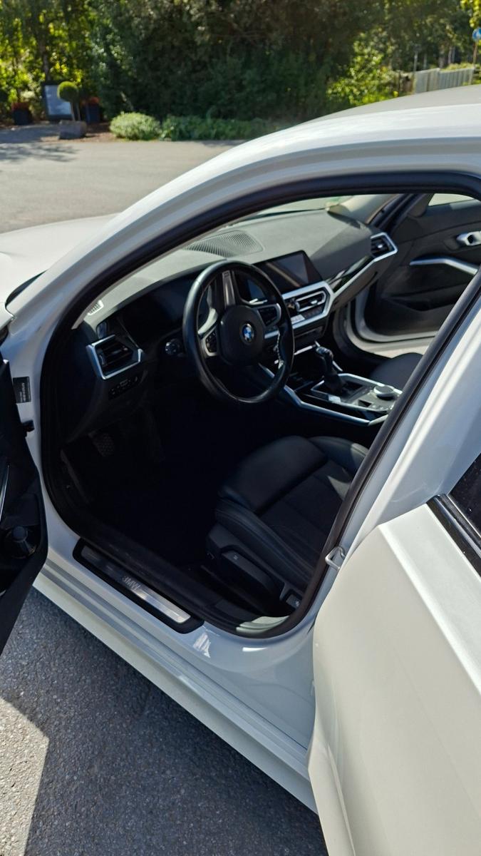 BMW 318d Sport Line Sport Line, Navi, Live Cockpit..
