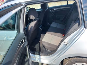 Volkswagen Golf - 8