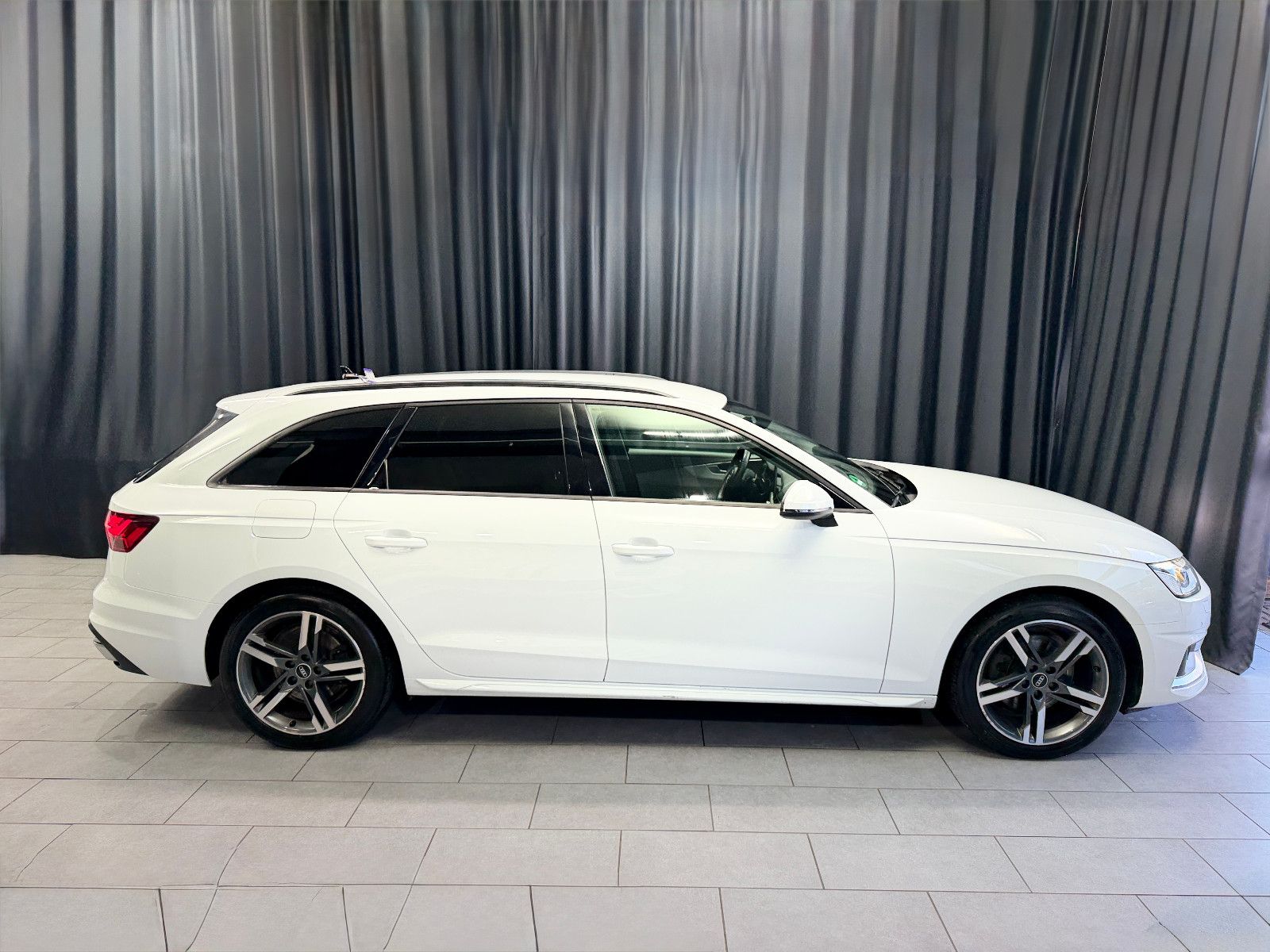 Fahrzeugabbildung Audi A4 Avant 35 TDI advanced|MATRIX|LCI|RF-KAMERA