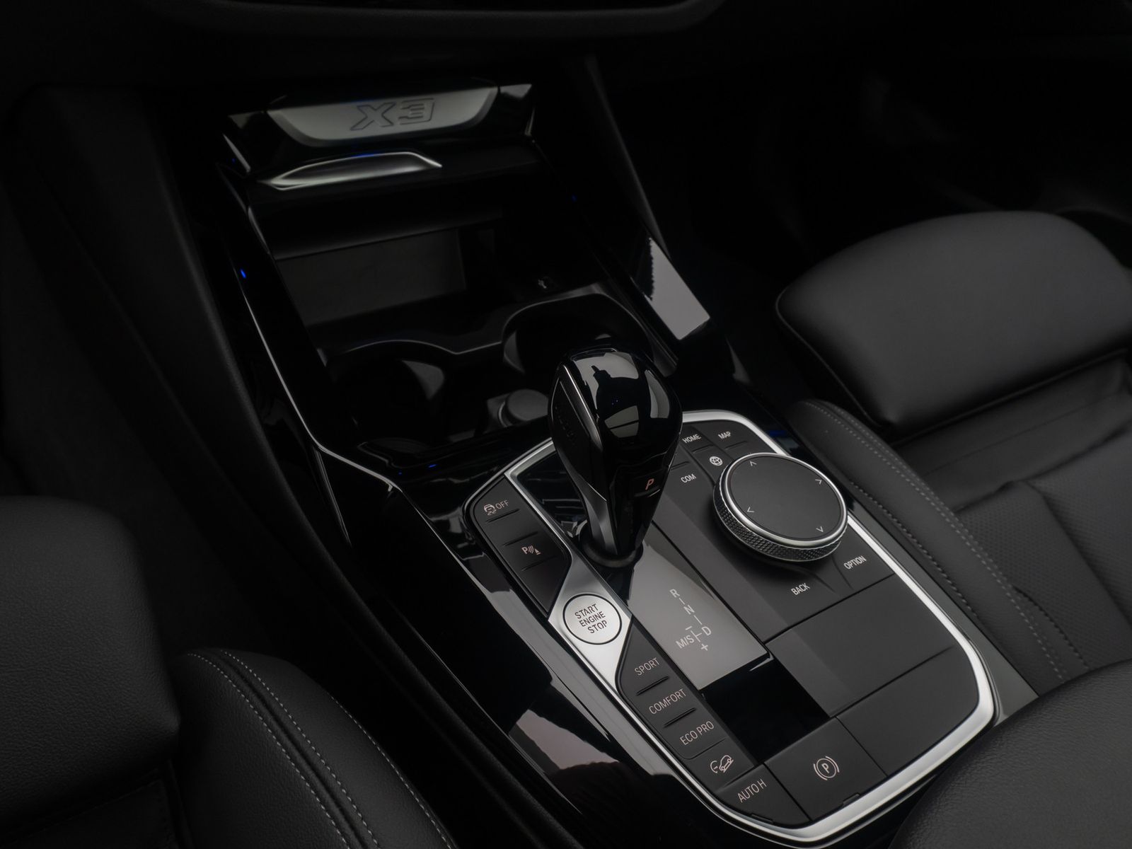 Fahrzeugabbildung BMW X3 xD30i M Sport AHK Kamera DAB HUD Panorama 20"