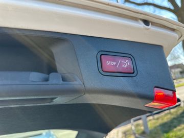 Fahrzeugabbildung Mercedes-Benz E 220d BlueTEC Avantgarde*SHZ*AHK*Schiebedach*