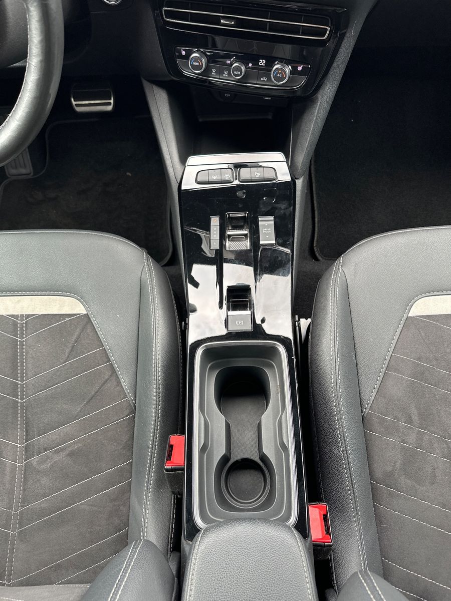 Fahrzeugabbildung Opel Mokka-e Ultimate NAV+MATRIX+ACC+KAMERA+SHZ+18ZO