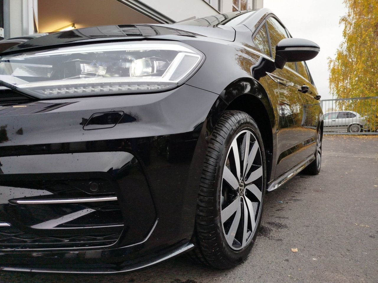 Fahrzeugabbildung Volkswagen Touran Comfortline 1.5 TSI DSG, AHK, Easy Open