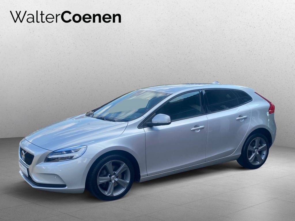 VOLVO V40 T2 Momentum