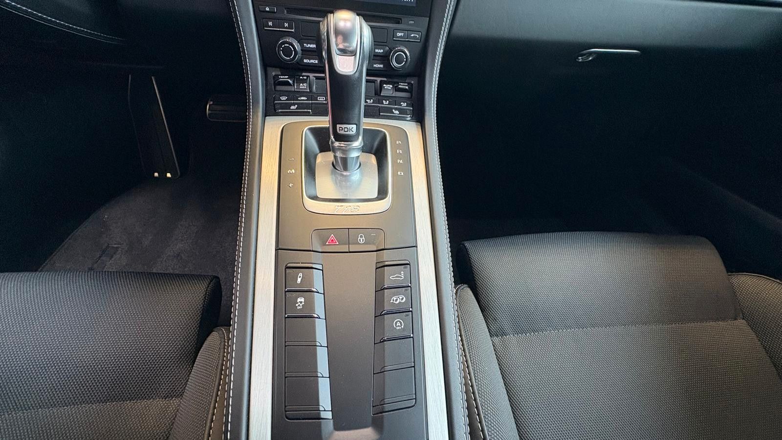Fahrzeugabbildung Porsche Cayman 718 GTS  18 fach sitze/keramik