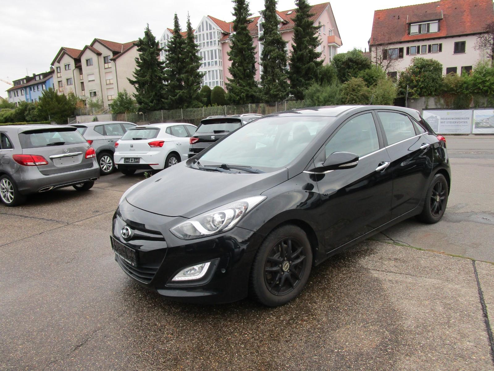 Hyundai i30 Style Aut. *VOLL-LEDER*KLIMAAUTO*PDC*KEYLES