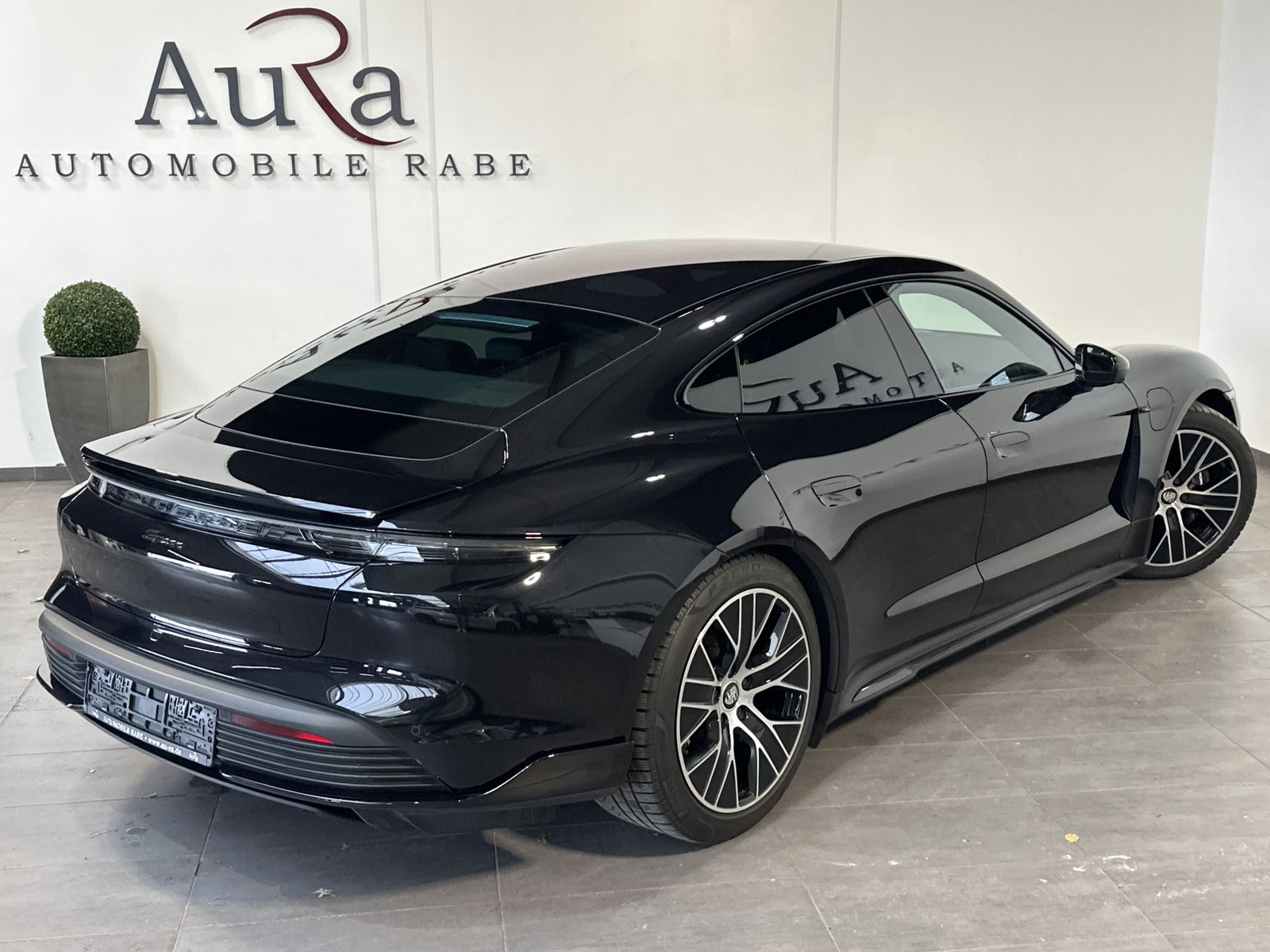 Fahrzeugabbildung Porsche Taycan Sport-Design NAV+LED+PANORAMA+360°+20ZOLL
