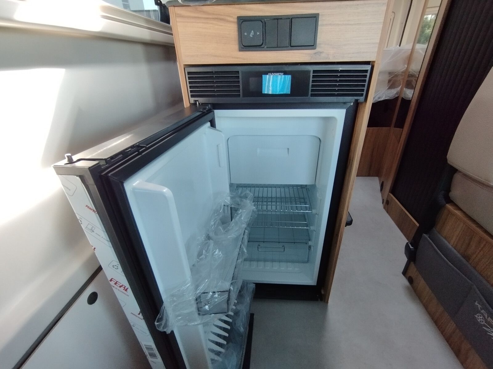 Fahrzeugabbildung Karmann Dexter 4x4 DE 560 AW Markise Combi6DE 170PS