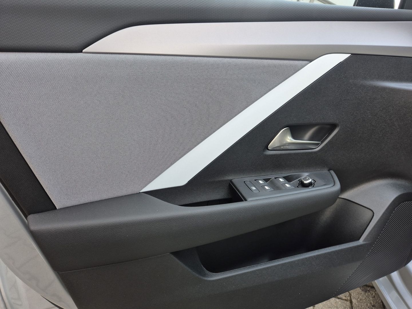 Fahrzeugabbildung Opel Astra 1.5 D EU6e L Sports Tourer Edition LED App