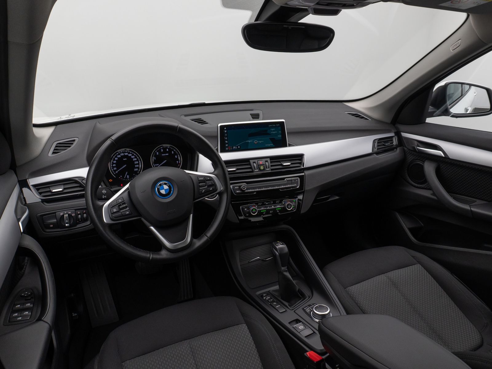 Fahrzeugabbildung BMW X1 xD25e Parkassist DAB AHK Geschwindigkeitsreg