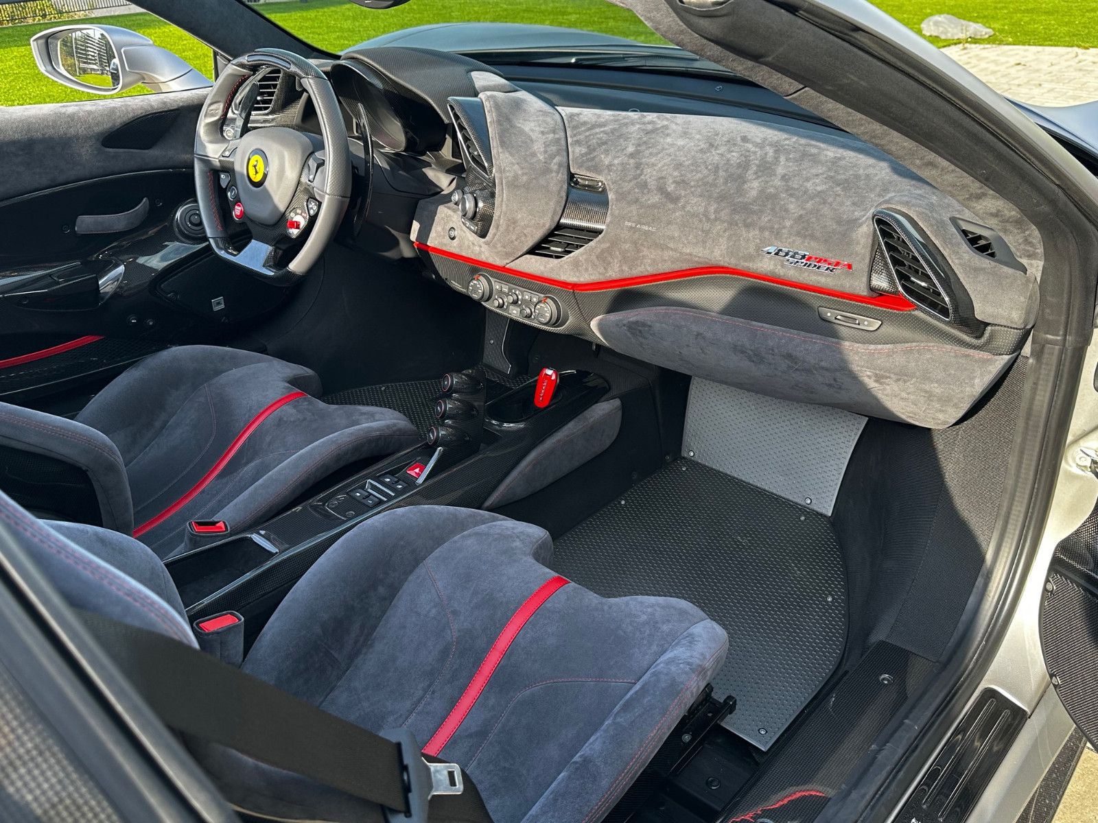 Fahrzeugabbildung Ferrari 488 Pista Spider, Lift, JBL, Kamera, Carbon