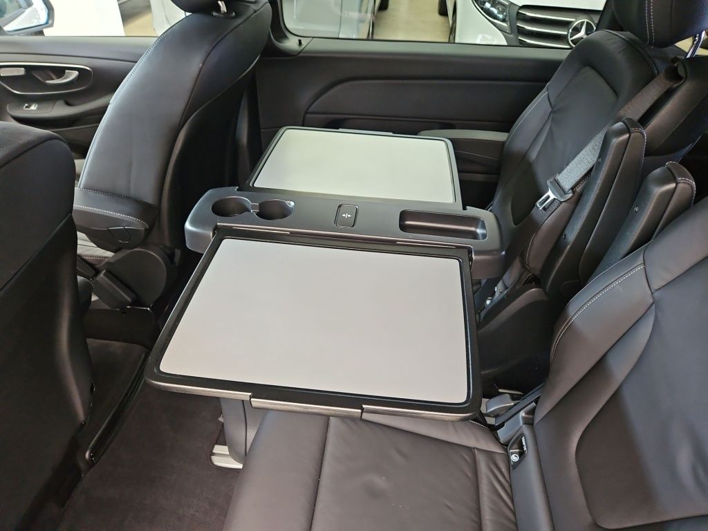 Fahrzeugabbildung Mercedes-Benz EQV 300 lang 7 Sitze Tisch LED EASY-PACK RFK