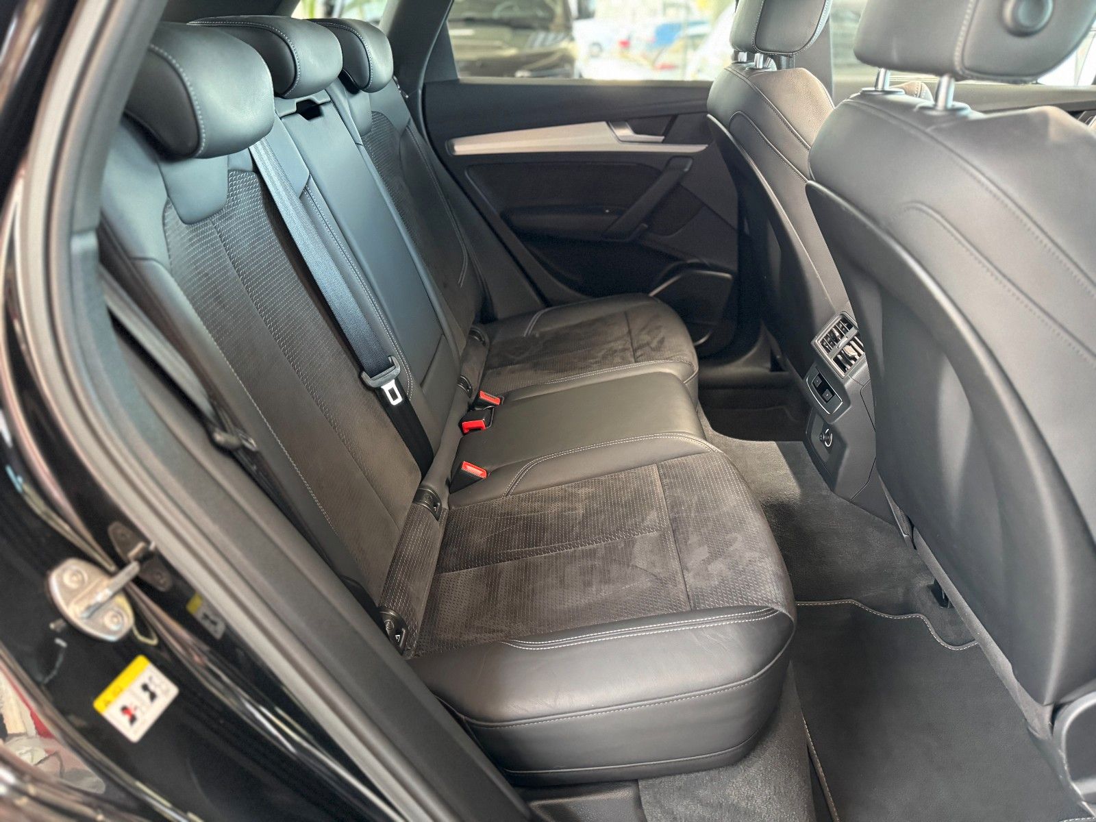 Fahrzeugabbildung Audi SQ5 3.0TDI quattro "Magnetic-Ride 3-Zonen-Klima"