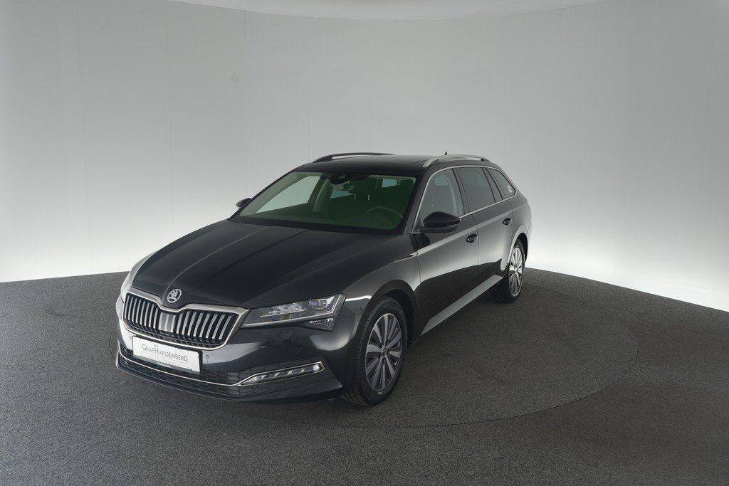 Skoda Superb Combi 2.0 TDI DSG Style AHK Navi ACC