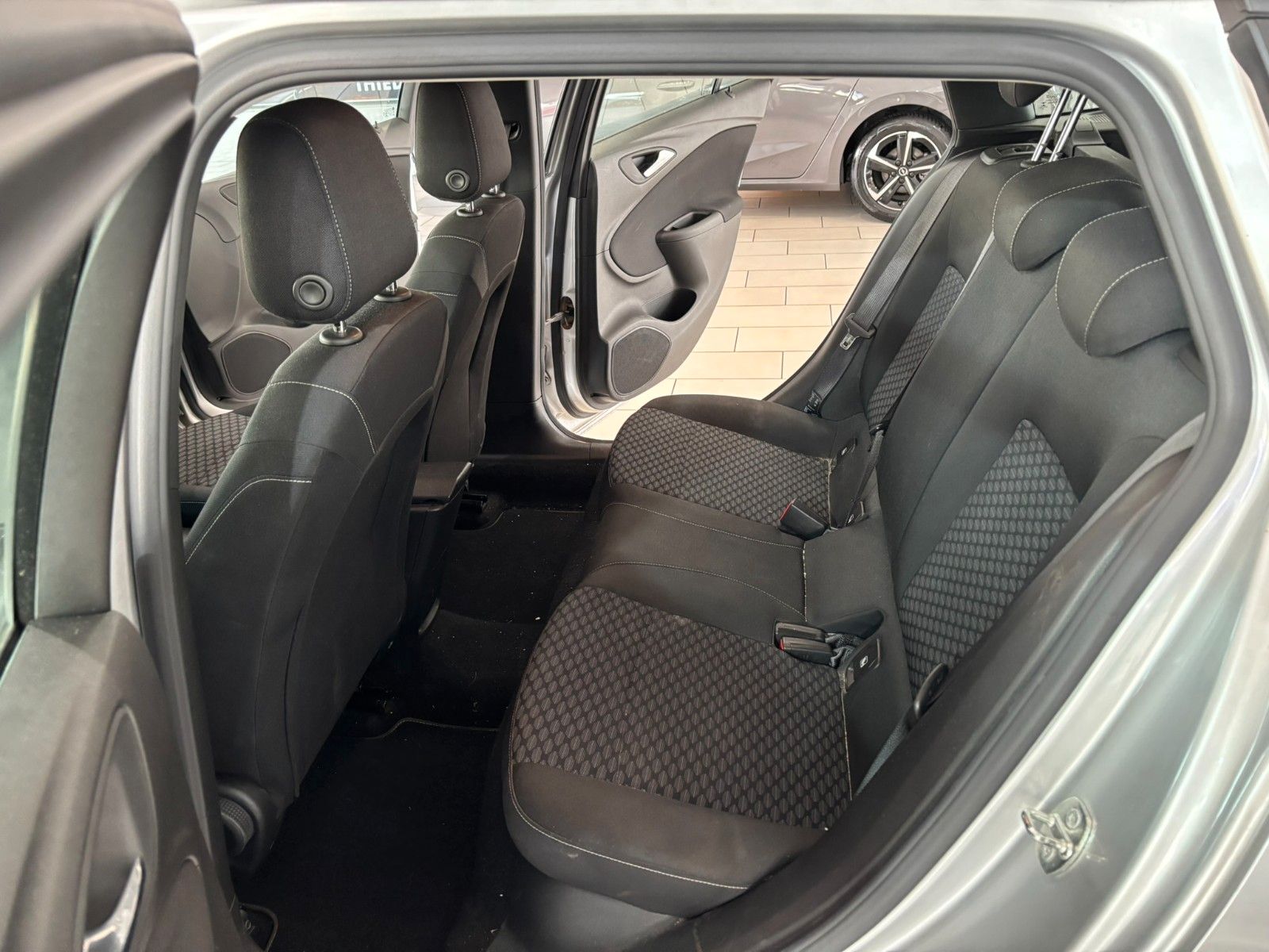 Fahrzeugabbildung Opel Astra K ST 1.6D NAVI/SHZ/LHZ/PDC/ABST.TEMPOMAT