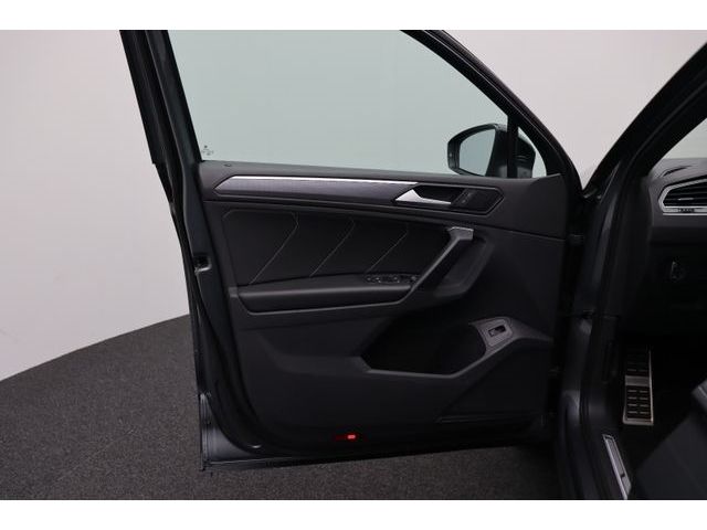 Fahrzeugabbildung Volkswagen Tiguan Highline R-Line ACC 4Motion Kamera 19