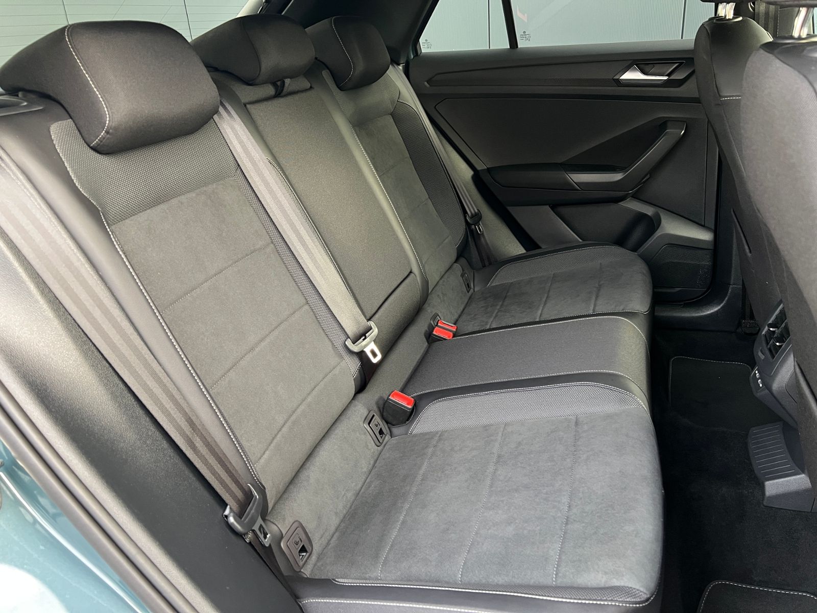 Fahrzeugabbildung Volkswagen T-Roc R-Line 1.5 TSI DSG *AHK, LED, Black Style,