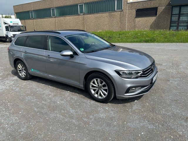 Volkswagen Passat Variant Business 1.5 TSI Comfort DSG AHK