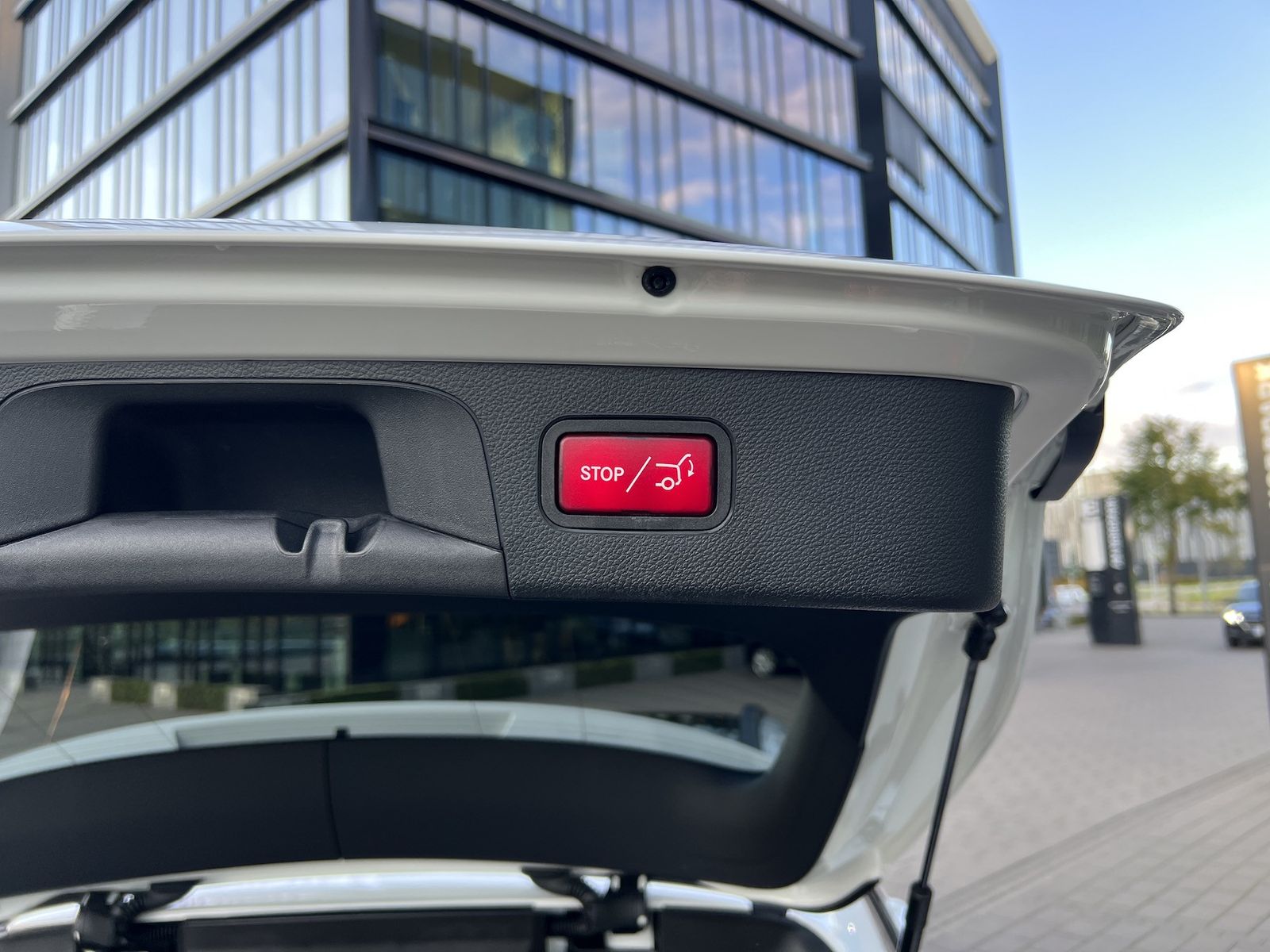 Fahrzeugabbildung Mercedes-Benz GLC 250 4Matic AMG NAVI/LED/AHK/PANO/R-KAMERA