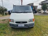 Ford transit gemellato con gru posteriore - gebrauchte Ford Transit aus dem Jahr 1998