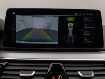 Fahrzeugabbildung BMW 530e xD Pano Kamera DAB HiFi Adapt. Fahrwerk 19"
