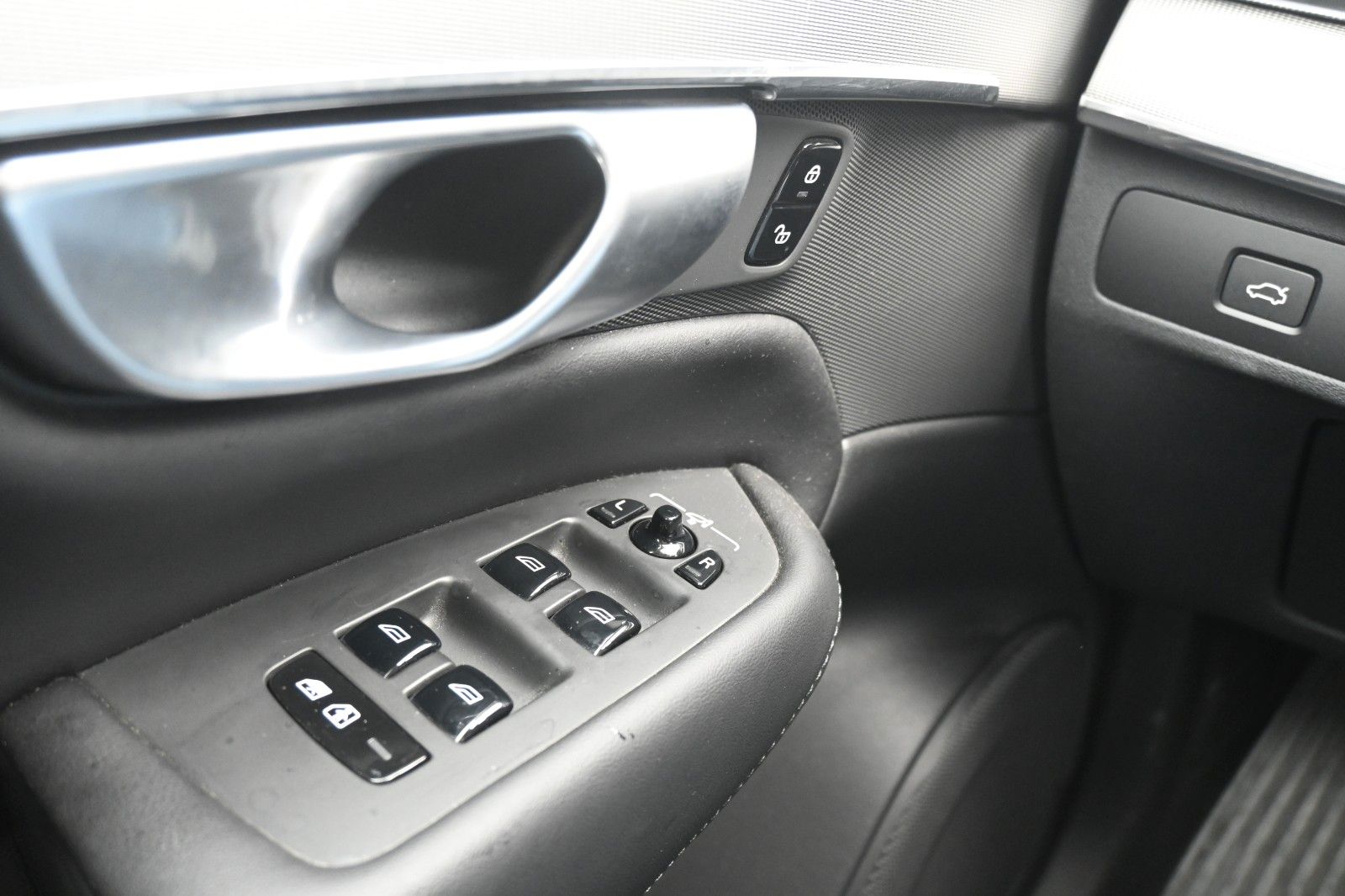 Fahrzeugabbildung Volvo XC90 B5 D AWD Bright*STDHZG*360°*ACC*AHK