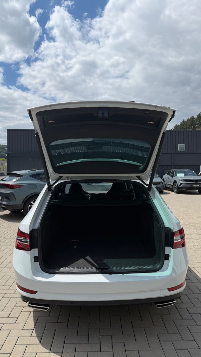 Skoda Superb Combi SportLine 4x4 DSG AHK Pano foto 9