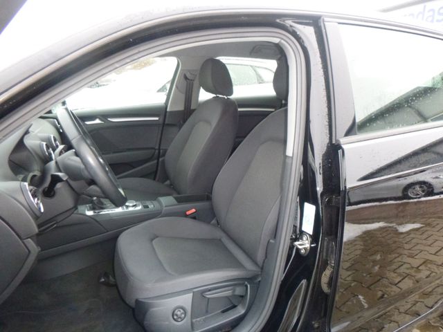 Fahrzeugabbildung Audi A3 Sportback 35 TFSI >AUT/NAV/Sitzheiz/Einparkh<